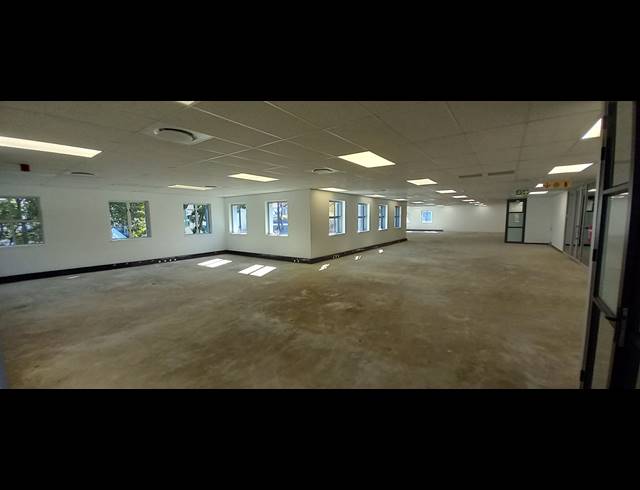 1,013M² OFFICE TO LET IN BRYANSTON